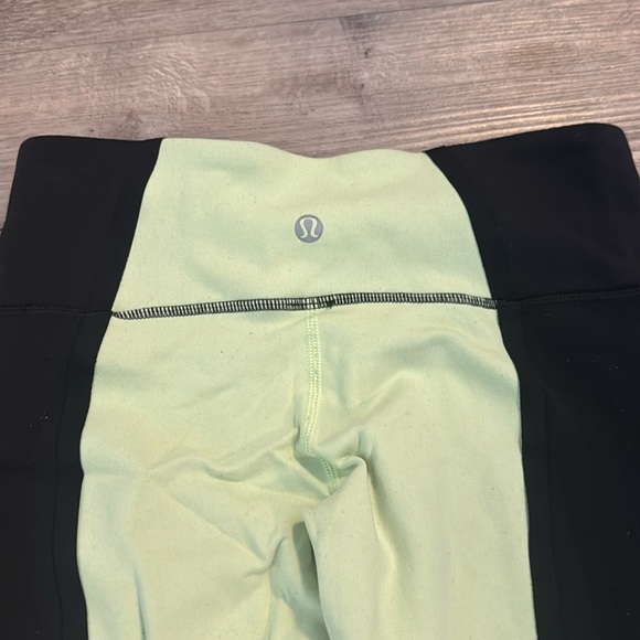 Lululemon Black/Green Crop Leggings - Picture 3 of 6